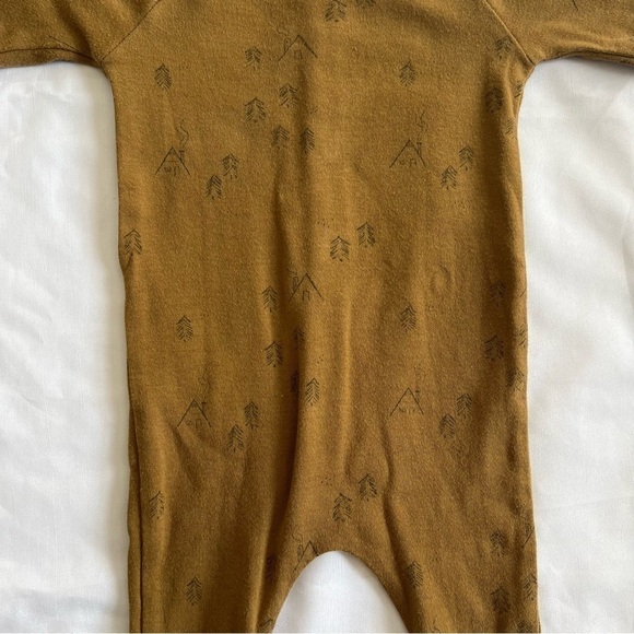 Rylee + Cru Long John Snap Pajamas in Tan Tree Print in Size 0-3 Months - Picture 11 of 15
